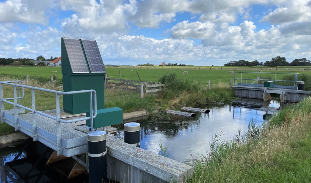 Stuwen Rozendijk, die de verdeling van gezuiverd water van Everstekoog over het oude land van Texel regelen. 