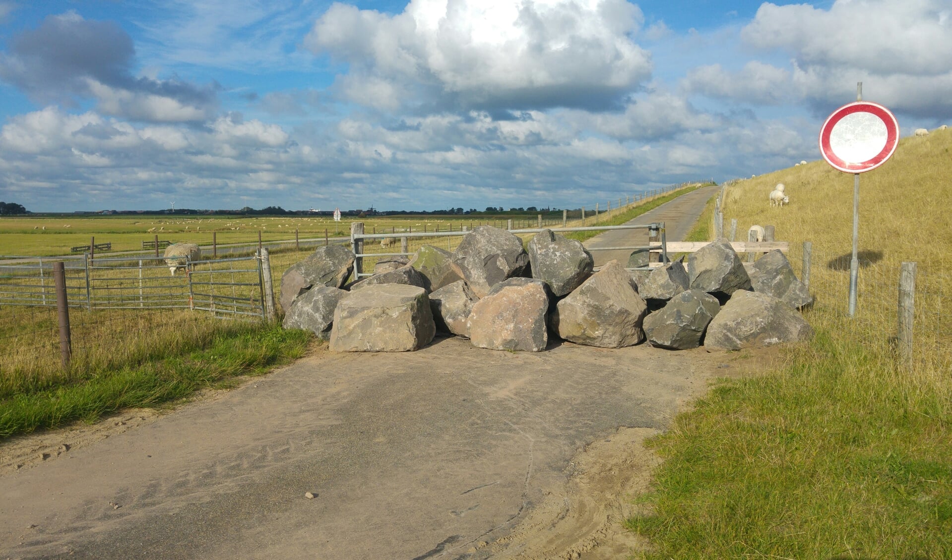 De stenen die het Hoogheemraadschap plaatste - en die door tegenstanders werden verwijderd - waren de start van een nieuwe roerige periode.