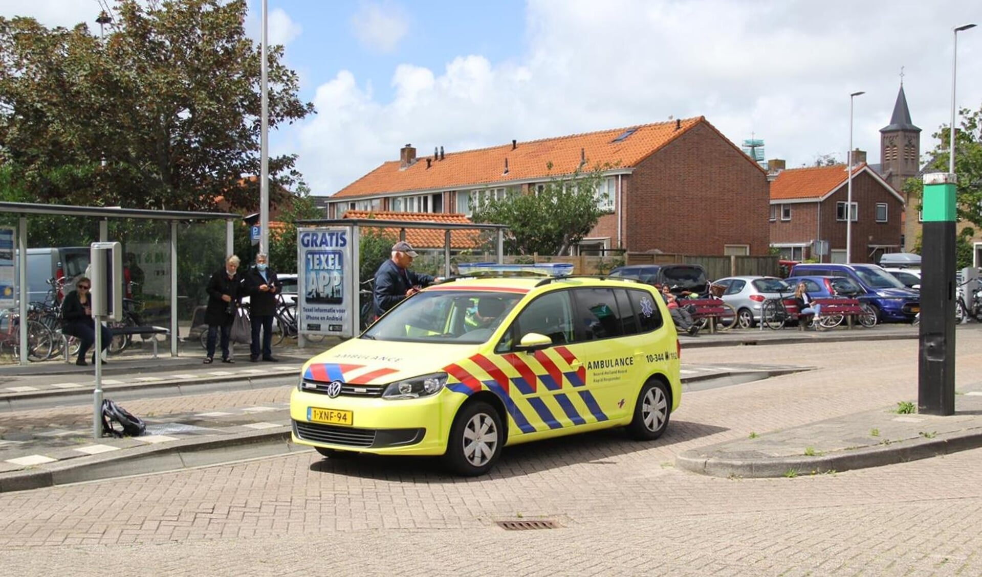 De Rapid Responder bij de bushalte aan de Elemert in Den Burg.