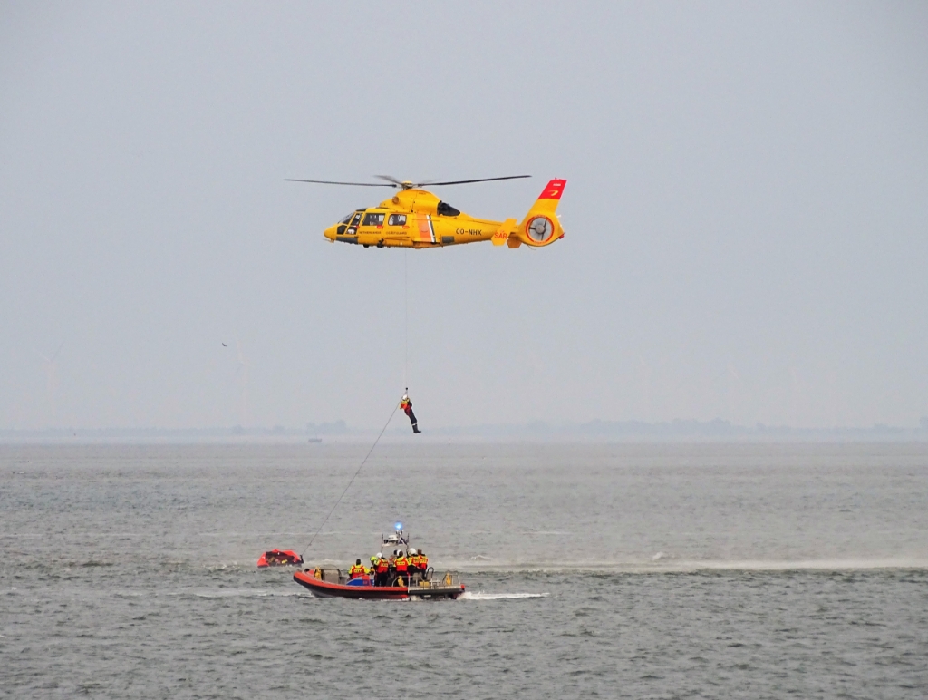 <p>De oefening van de Cornelis Dito met de helikopter.</p>