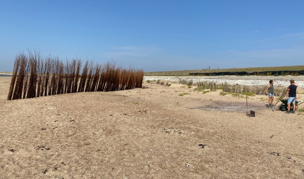 <p>De plek waar zaterdag nog het strandhuisje stond.</p>