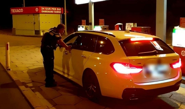 <p>Controle op alcohol aan de Pontweg bij Den Burg.</p>