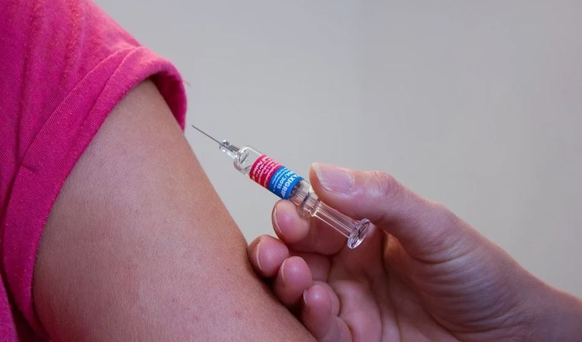 Ter illustratie: een vaccinatie in de bovenarm.