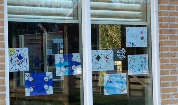 <p>Tekeningen voor de ramen van de Bruinvisschool in Oudeschild. </p>