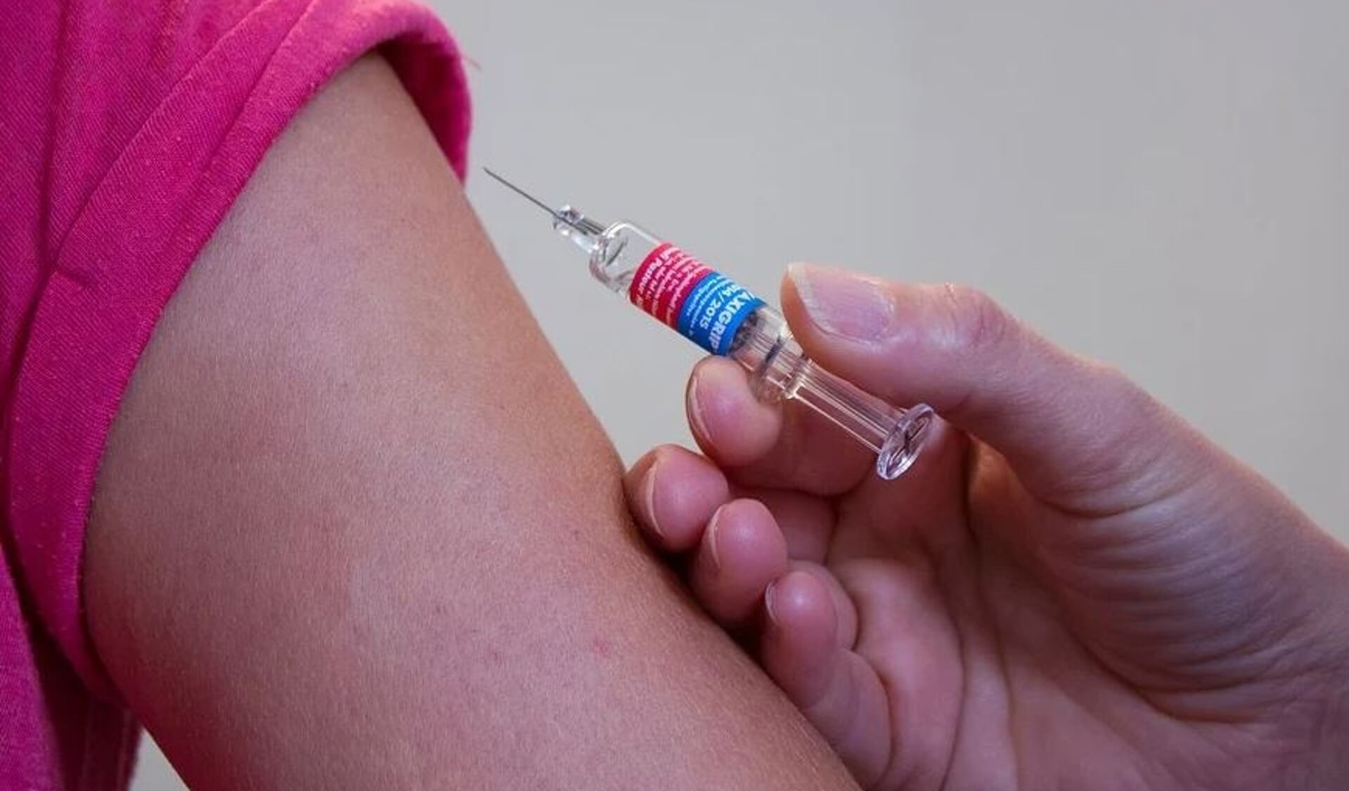 Ter illustratie: een vaccinatie in de bovenarm.
