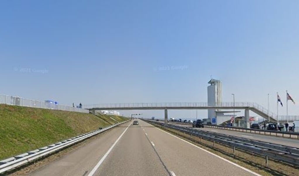 De loopbrug over de Afsluitdijk.