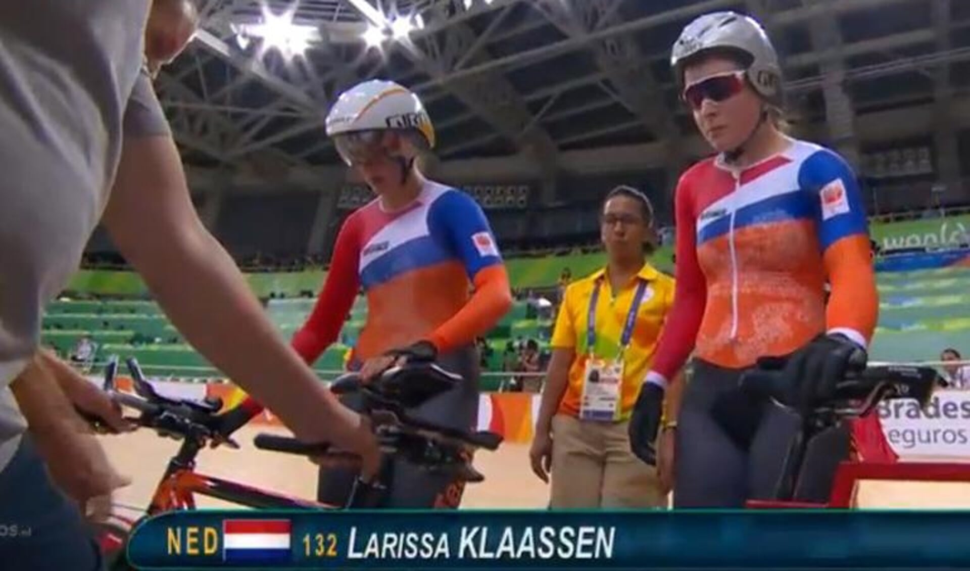 Larissa Klaassen en Haliegh Dolman vlak voor de start.
