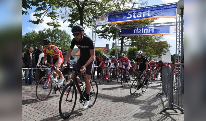 Vanuit de start pakte hij gelijk de kop. (Foto: Frank Grootemaat)