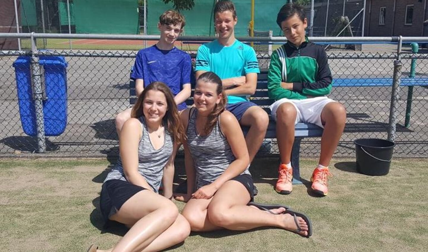 Mixed jeugd t/m 17: Tessa Maat, Luna Dral, Rens Schoots, Hendrik Franssen en Thomas Schipolt. (Foto: Erik Grootes)