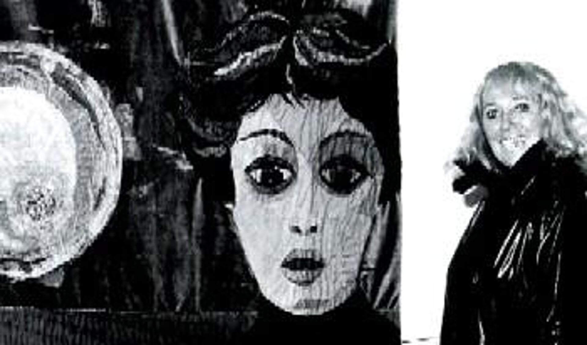 Iny Nahuys bij een vroeger zelfportret, dat zij maakte van textiel. (Archieffoto)