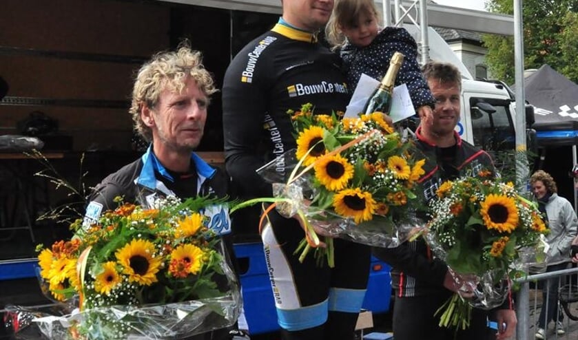 Het podium bij de recreanten: John Betsema (2), Ferry van der Vis (1) en Robbert Boersen (3). (Foto: Frank Grootemaat)