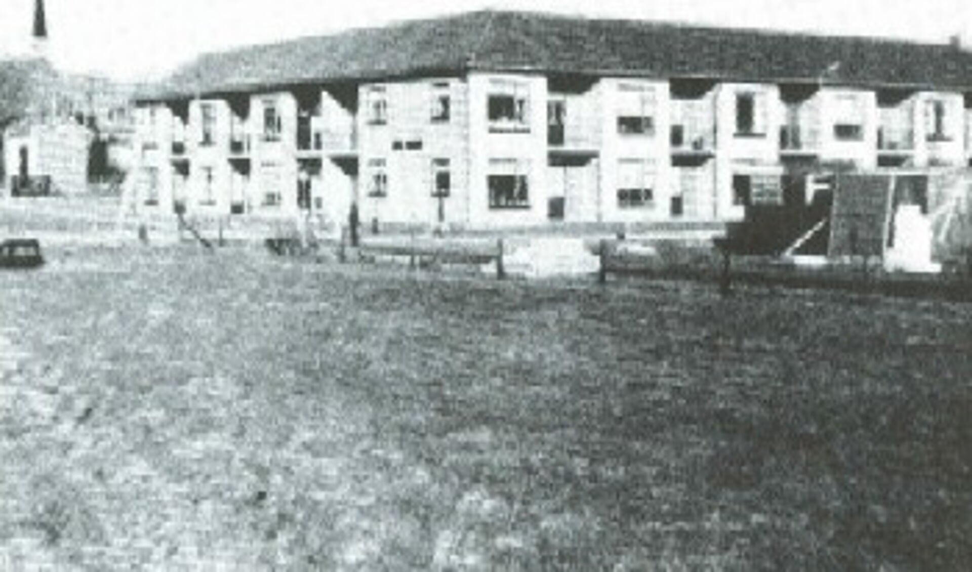 Het seniorencomplex Den Andel net na de oplevering in 1972.