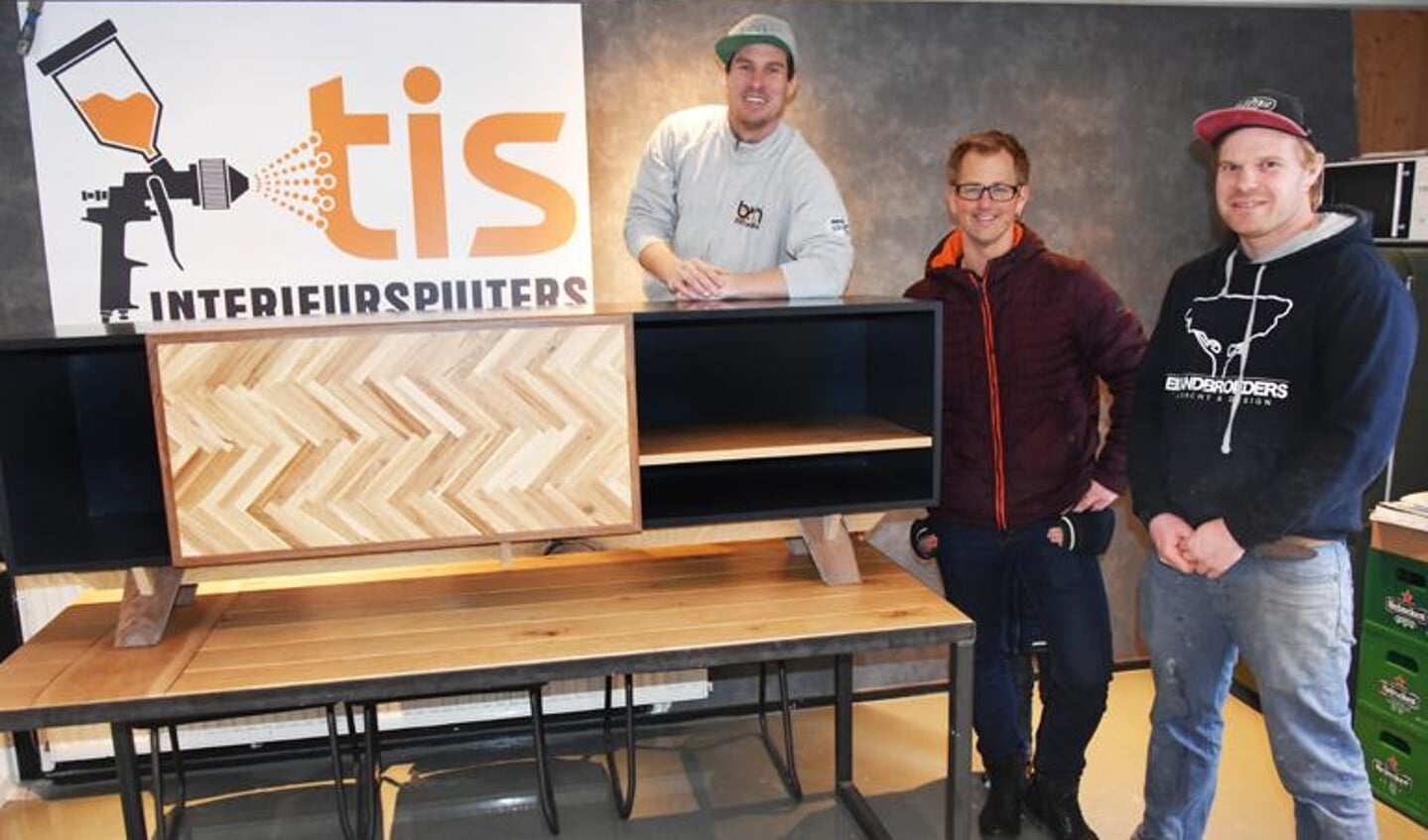 Bart Tuitman won een tv-meubel t.w.v. €1.000,- van Eilandbroeders en TIS. (Foto: Henk Slikker)