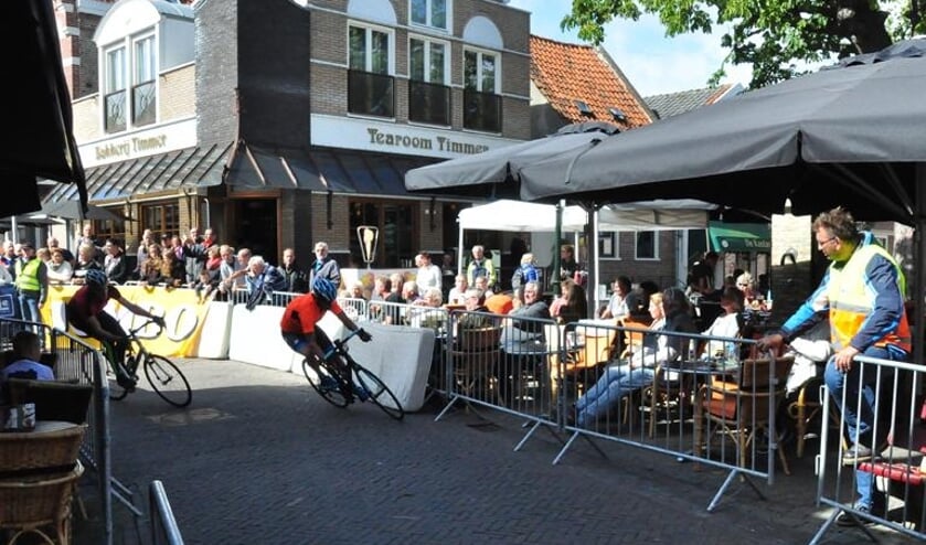 Veel publiek langs het parcours. (Foto: Frank Grootemaat)