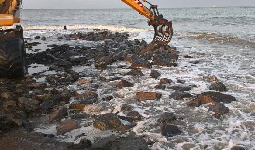 De combinatie van laag water en de juiste wind vergemakkelijkte de werkzaamheden. (Foto: Jules Schouten/HHNK)