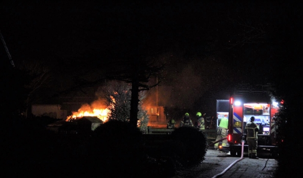 Brand in een afvalhoop buiten bij Texel Zoo.