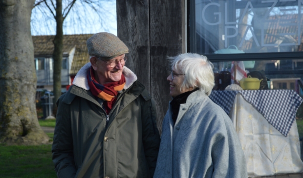 <p>Rinke Visser en Josien de Vries tijdens een bezoek aan Texel in december.</p>