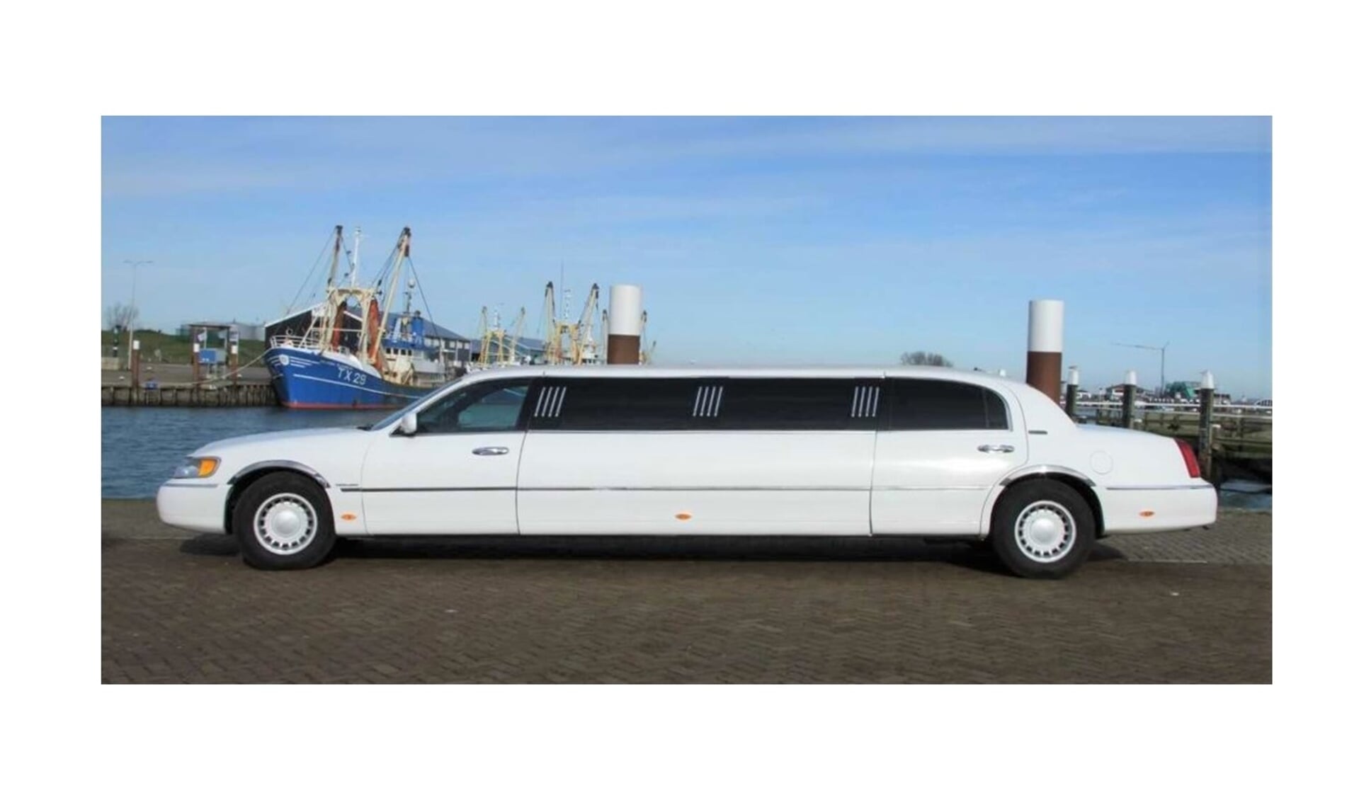 De stretched limousine. Wat is de lengte van Limo Taxi Texel? 