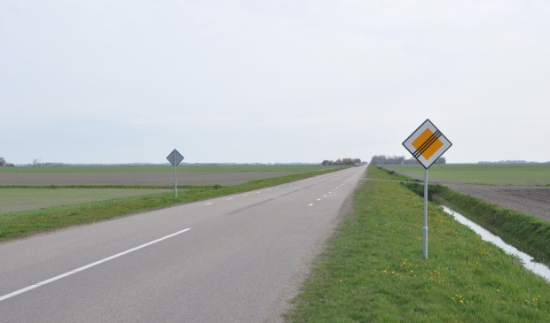 <p>Hoofdweg in polder Eierland.</p>