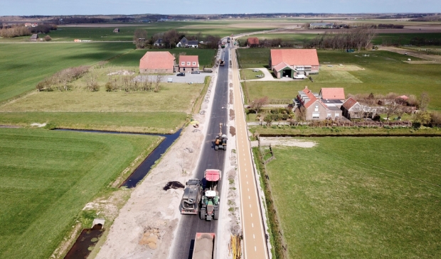 <p>De nieuwe Nieuwlanderweg in wording.</p>