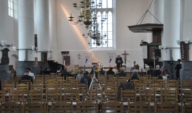 <p>De Burghtkerk in Den Burg tijdens de herdenkingsdienst.</p>