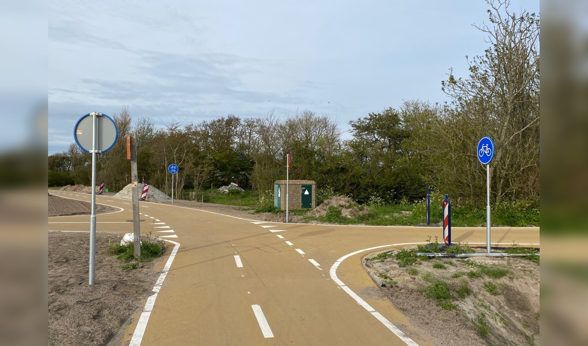 Kruising van de Nieuwlanderweg en het Waal en Burgerdijkje