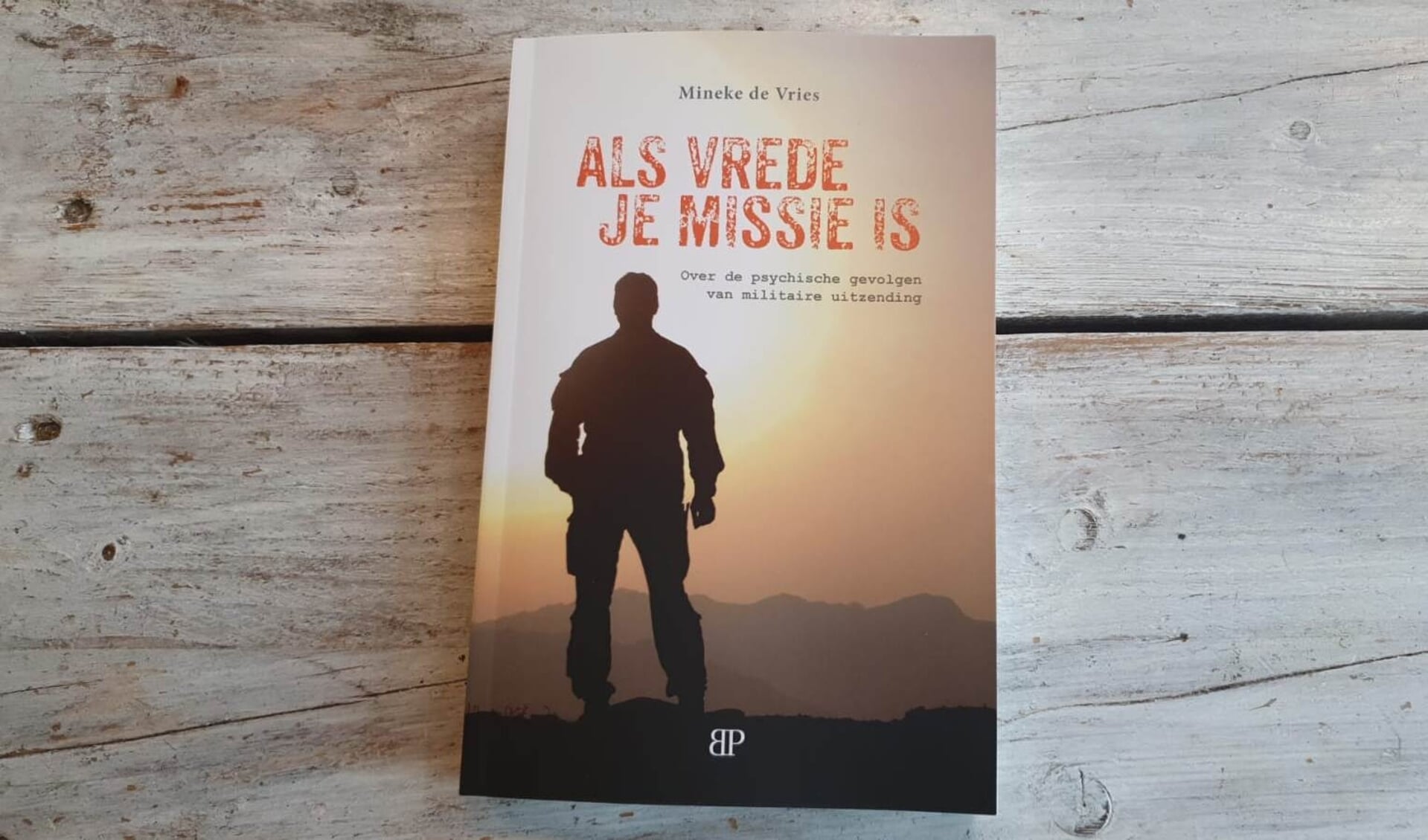 Het boek 'Als vrede je missie is' van Mineke de Vries.