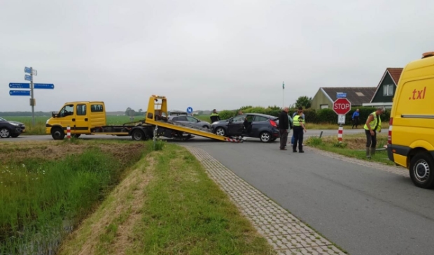 <p>De auto's worden afgevoerd.</p>