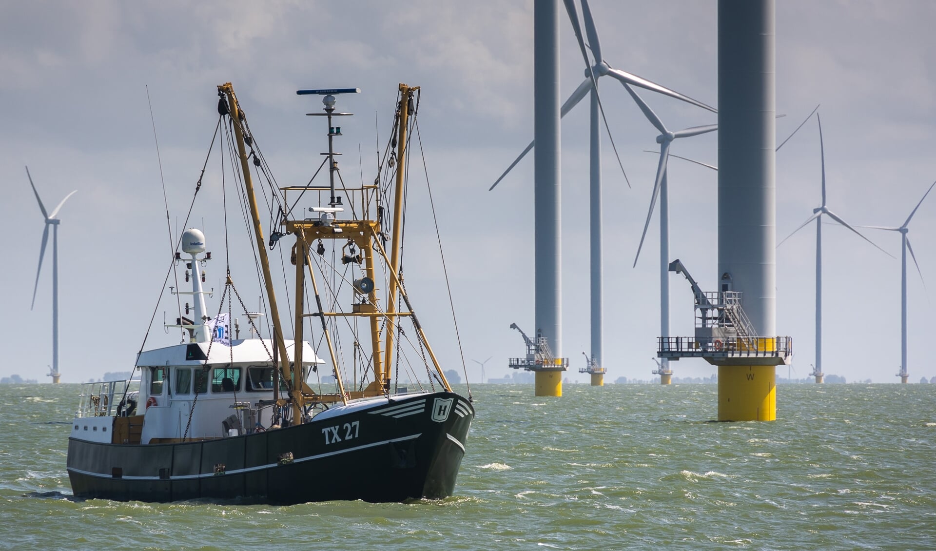 Garnalenkotter TX27 was één van de Texelse vissers die deelnamen aan het protest tegen windmolens op het IJsselmeer.