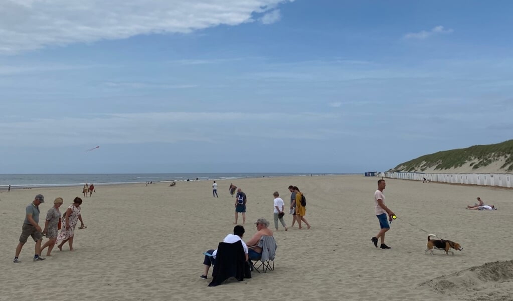 Willekeurige dag op het strand waar gasten graag voor naar Texel komen.