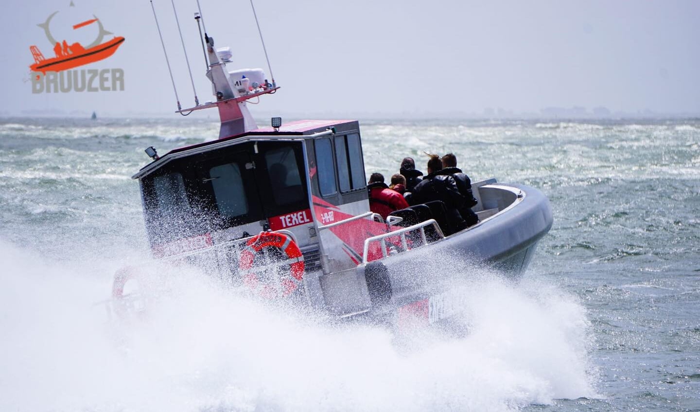 De Bruuzer op open zee.