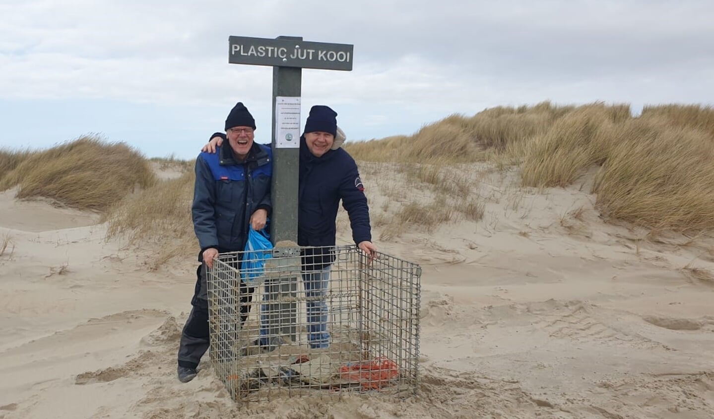 Plastic in de net geplaatste Jut Kooi op de Hors.