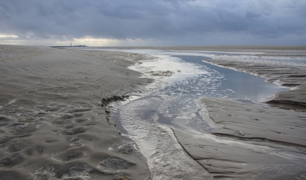 <p>Stromen op de zuidpunt van de Hors met - in de verte - de Lange Jaap in Den Helder op de achtergrond.</p>