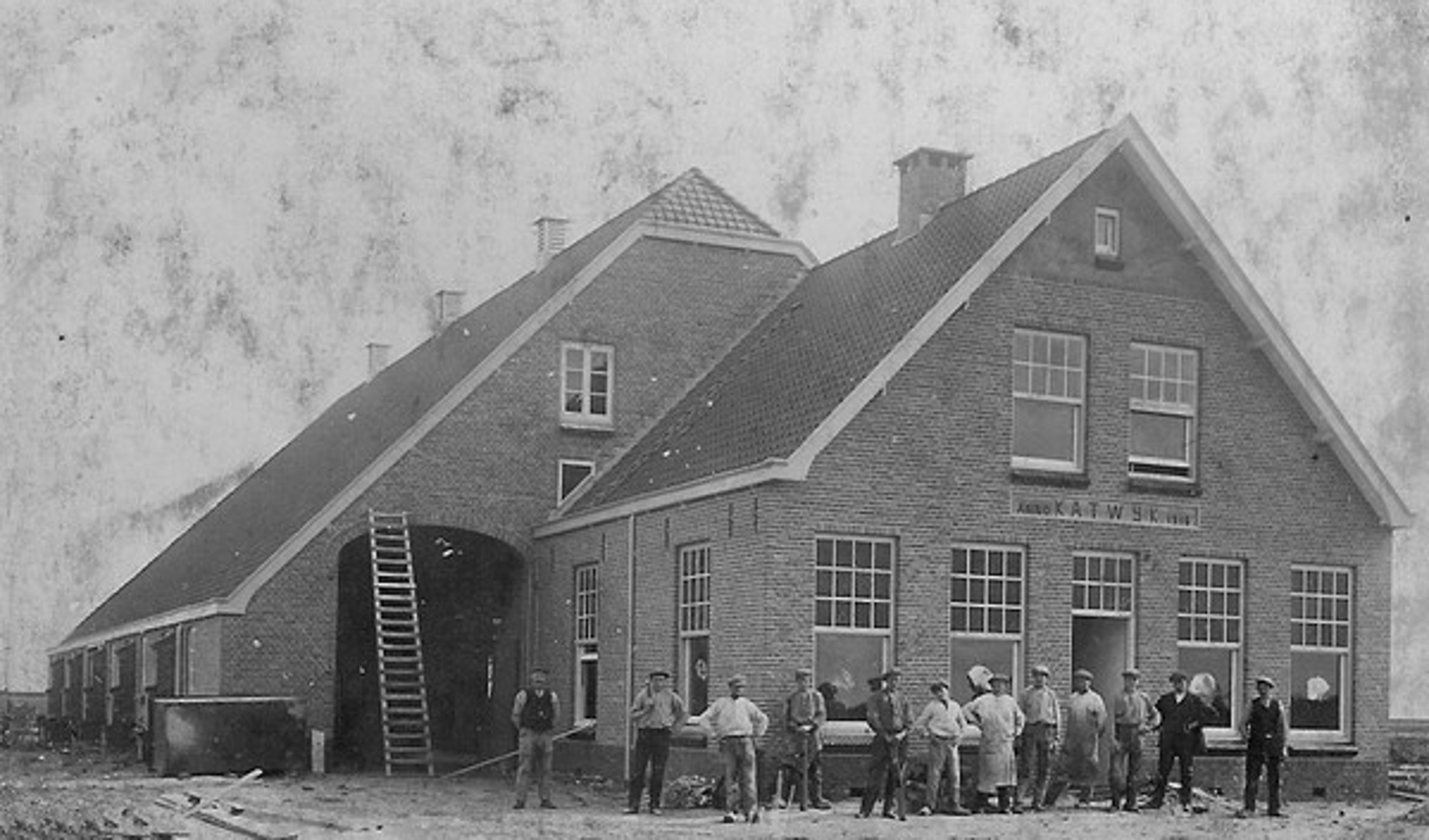 Hoeve Katwijk in 1916 en in 2019.