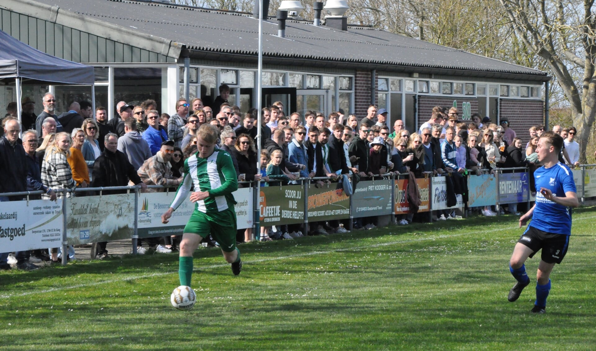 Veel belangstelling voor de wedstrijd.