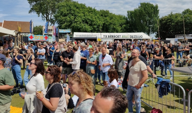 <p>Publiek bij SomPop.</p>