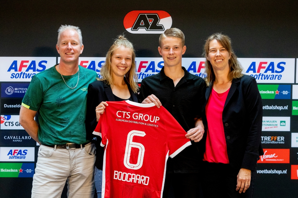 Kasper Boogaard met zijn ouders Stephan en Sandra en zijn zusje Cindy. 