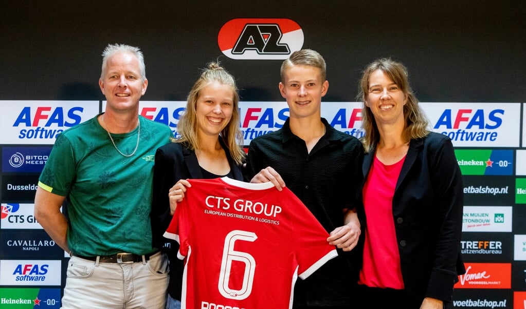Kasper Boogaard met zijn ouders Stephan en Sandra en zijn zusje Cindy.