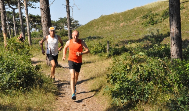 Deelnemers aan de vijfde editie van de crossloop bij het Turfveld.