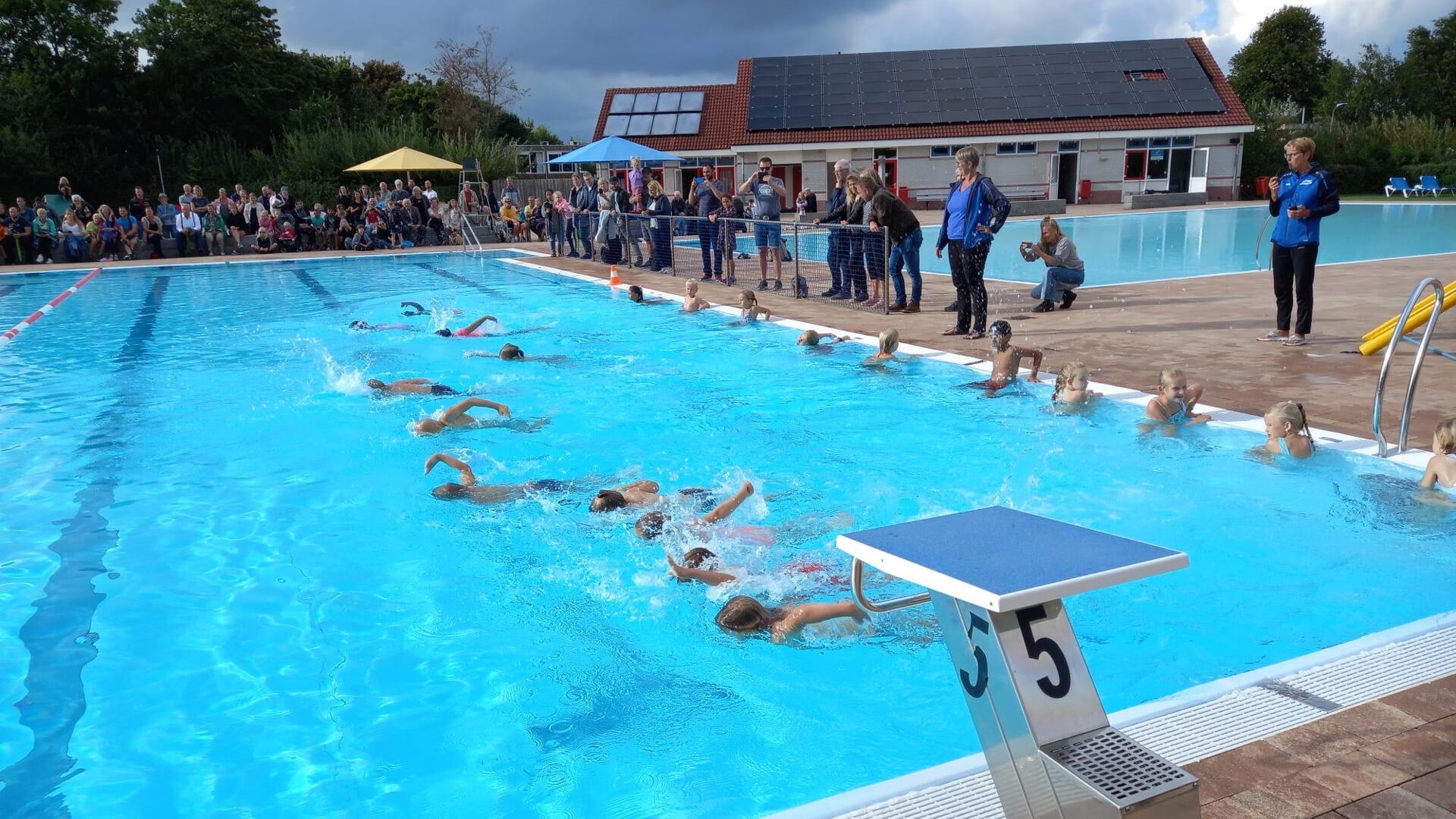 Afwzwemmen na reguliere zwemlessen in Molenkoog in 2022.