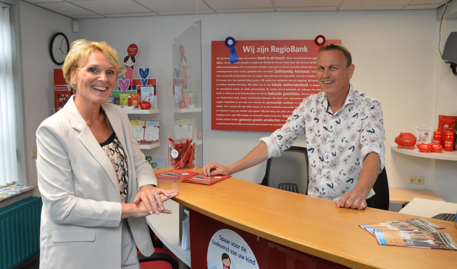 Adviseurs Brenda Wit-Daalder en Marc Slootjes van Assurantiekantoor Bremer en RegioBank. 