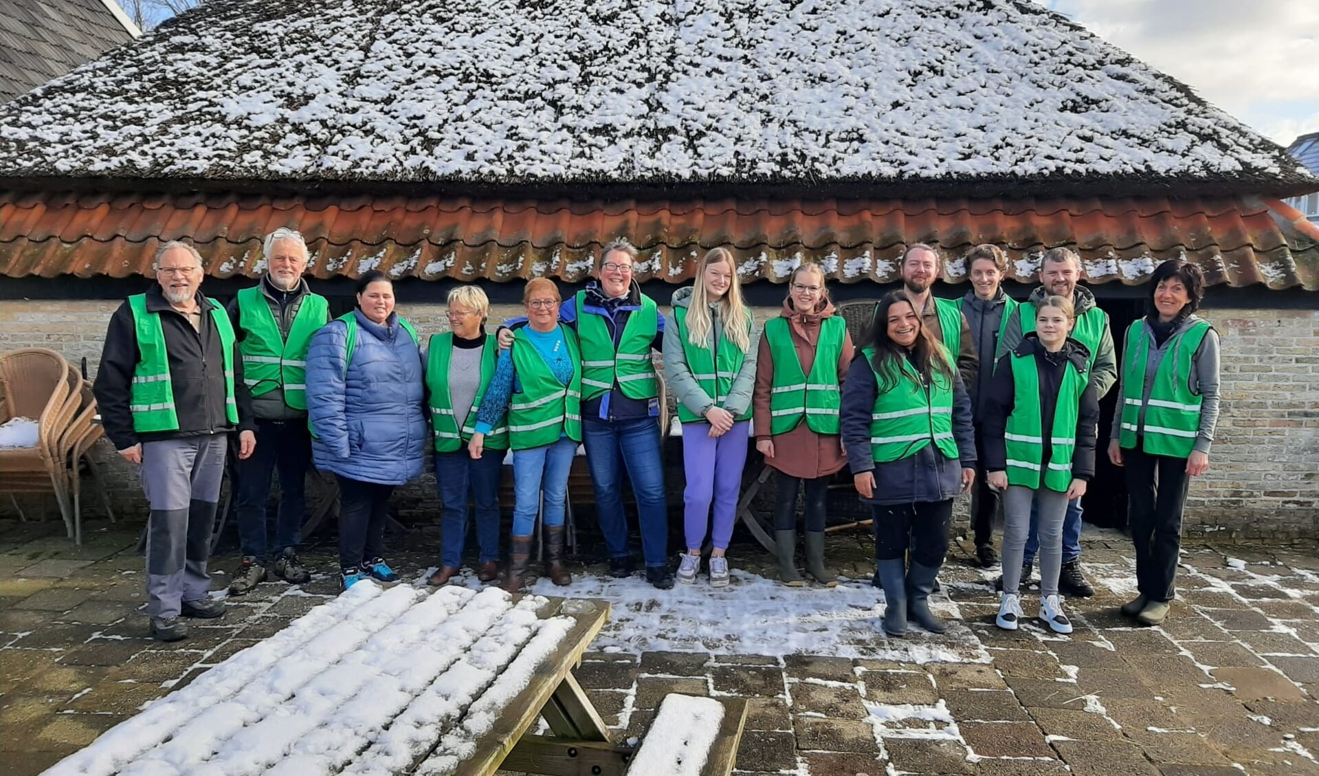 Vrijwilligers waren zaterdag in touw om Kinderboerderij Texel een opfrisbeurt te geven.