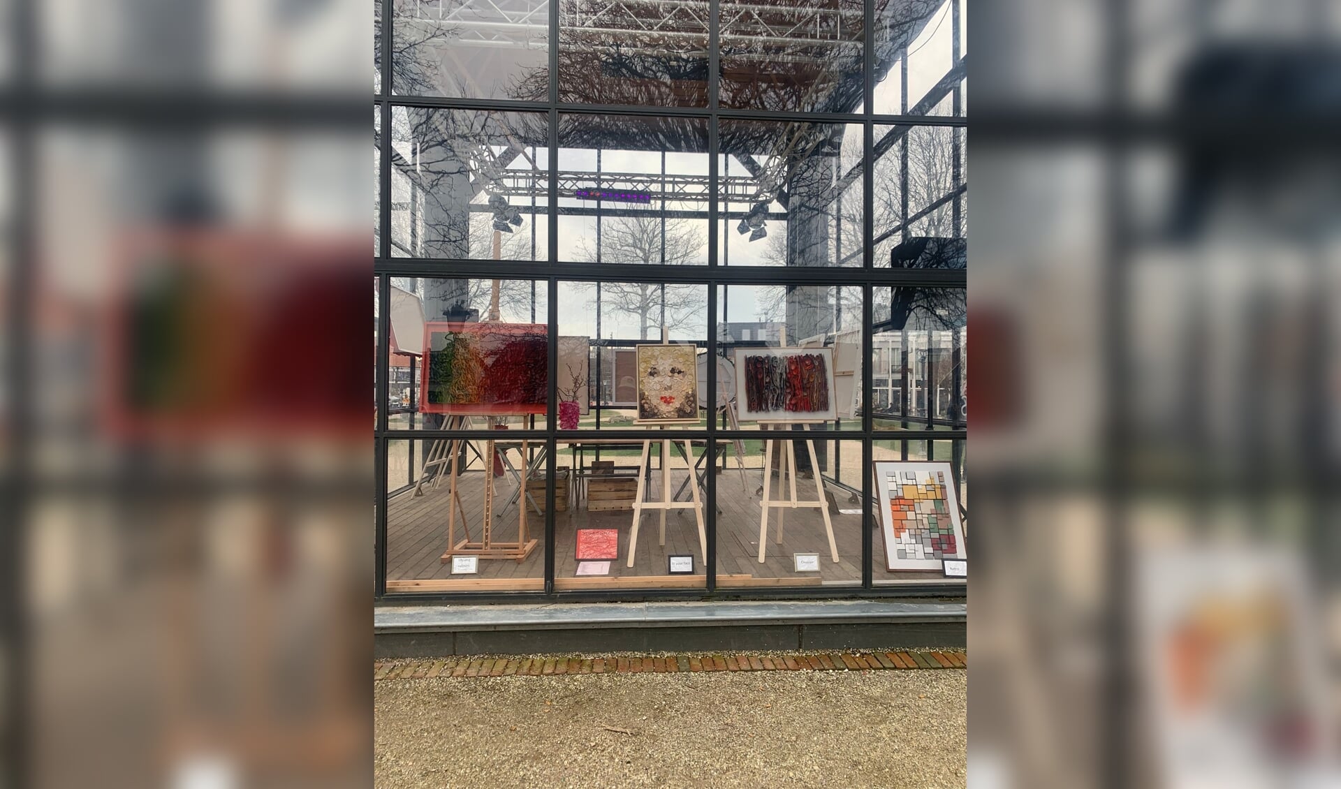 Kunst van Marja van Etten in Het Glazen Paleis. 