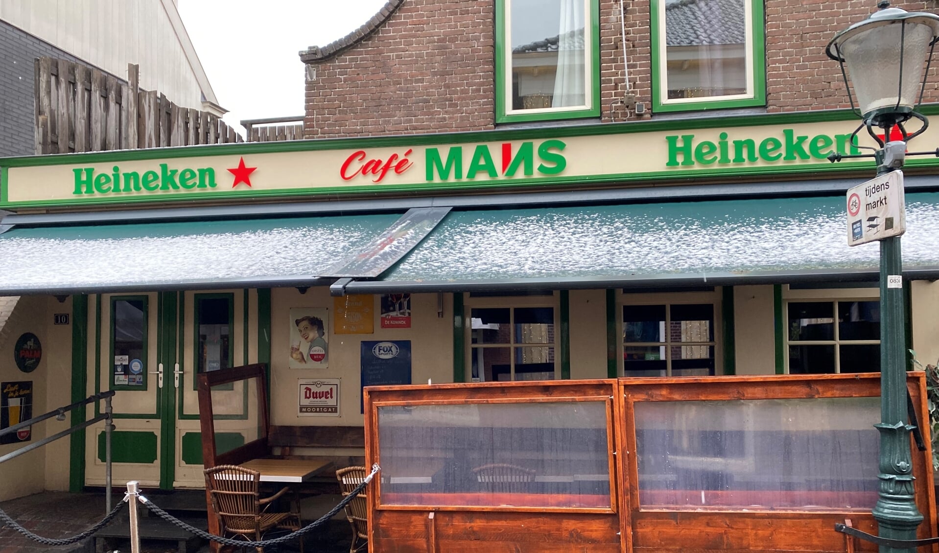 Café Mans aan de Binnenburg.