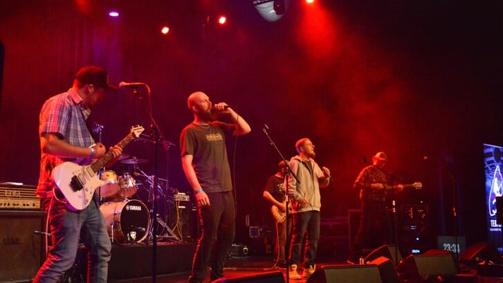 Punckrockband Turbo Rangers, éen van de bands bij 'De 5-uur show' in Het Cafeetje. 