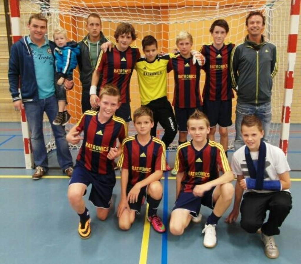 Kampioensteam SV Oosterend C1. 