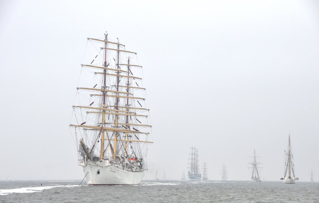 Beeld van de PreSail van  Sail Den Helder 2013, op de Rede van Texel. 