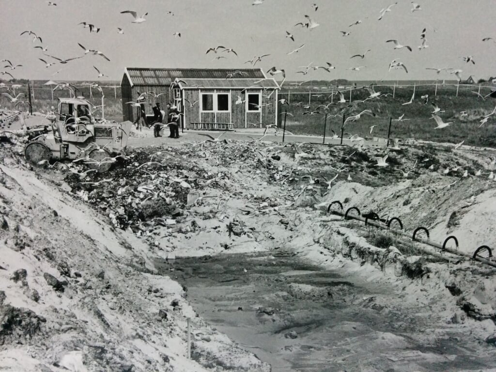 De vuilstort in 1973, toen die nog maar kort in gebruik was. 