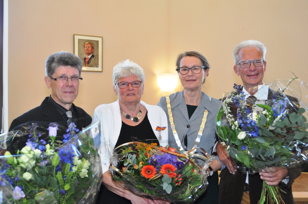 Piet Scheider, Iet de Ruyter, burgemeester Francine Giskes en Gerard van der Kooi.