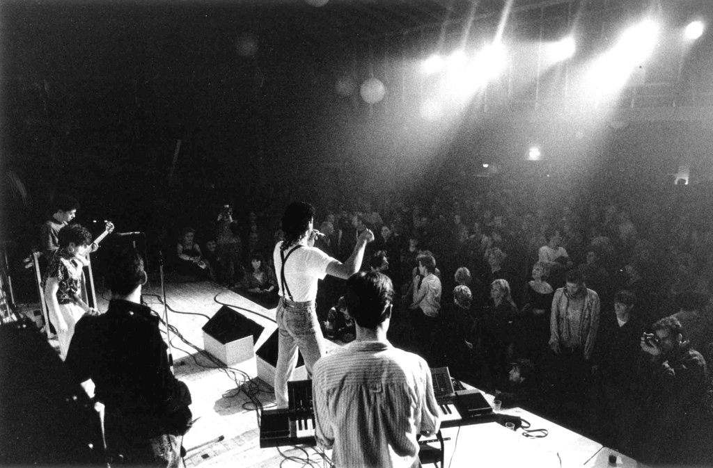 1989: Optreden van de band Nothing tot Loose op Texelpop in De Lindeboom. In twee dagen trok het festival 1200 bezoekers. 